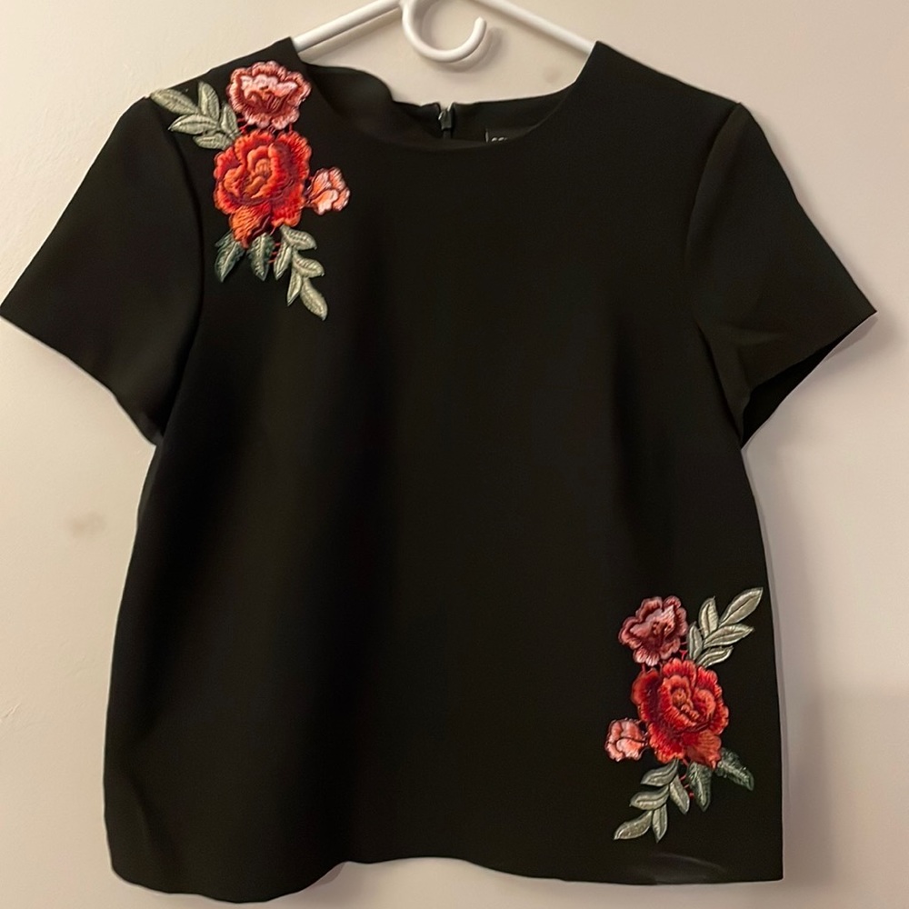 Belle Vere top with embroidered flowers